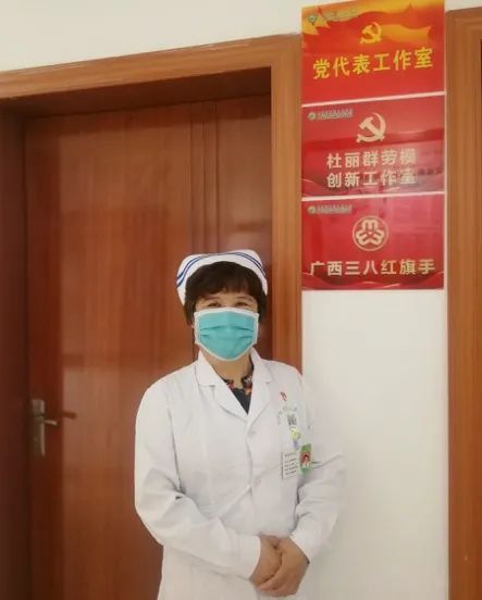 这位政协委员的行李箱里，带着一个药盒休闲区蓝鸢梦想 - Www.slyday.coM