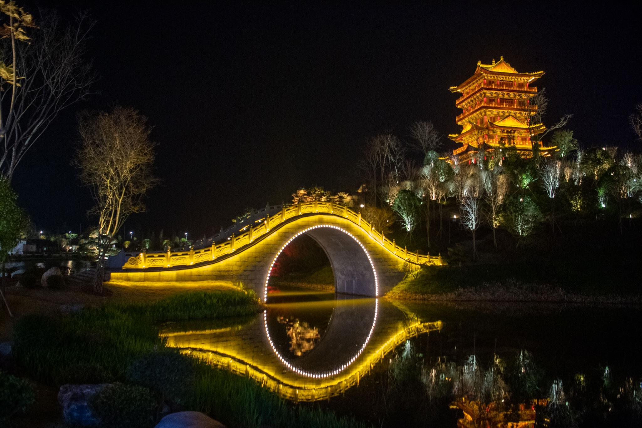 这是3月7日拍摄的大足香国公园夜景.