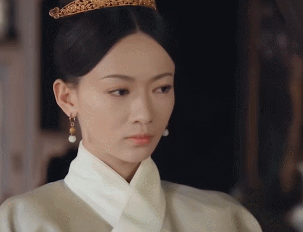 再无其他表情.即使毒药送到她面前,还是"波澜不惊".