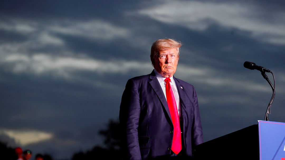 说完让f22挂中国国旗炸俄罗斯特朗普飞机出事了