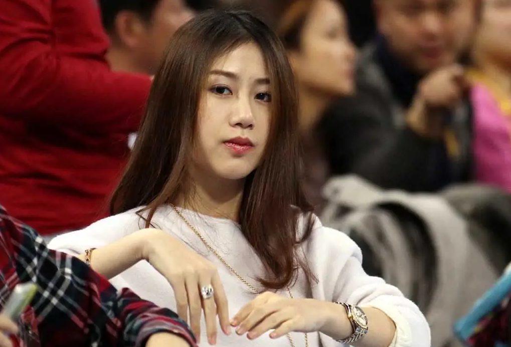 cba球星婚变实锤娇妻晒新欢照片球迷他本人也没消停过