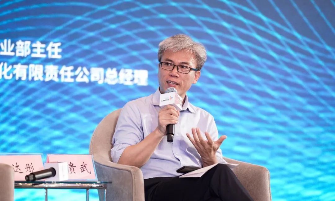 中国人民大学新闻学院视听传播系主任,教授高贵武则从行业标准上给出