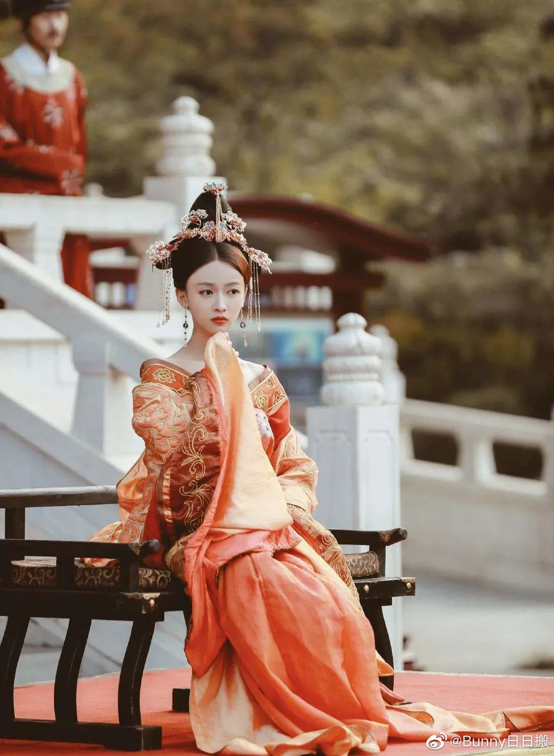 吴谨言露肩古装照,谁看了能不心动哇|吴谨言|露肩|古装_新浪新闻