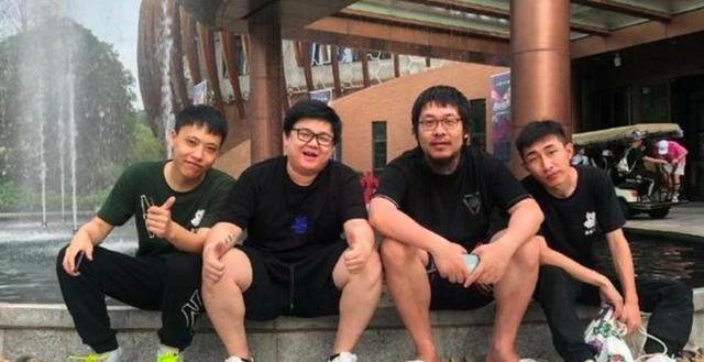 老陈翔哥肯定算一个没打职业却很火的主播,最根本