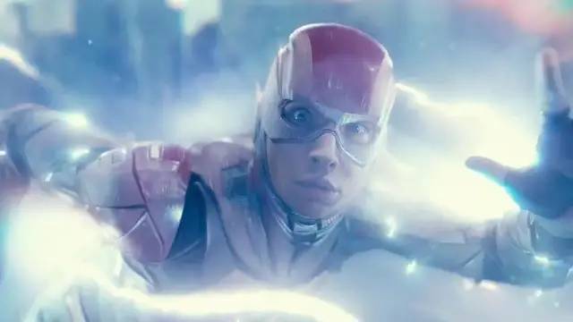 作为打开dc多元宇宙的关键性作品,华纳有理由对《闪电侠》保持谨慎