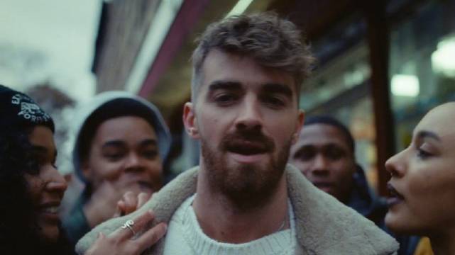 烟鬼 The Chainsmokers 全新单曲「iPad」官方超清 MV……|ipad_新浪新闻