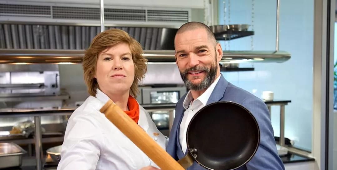 国际节目模式快报：企业家变身《卧底老师》,亲历英国教育一线休闲区蓝鸢梦想 - Www.slyday.coM