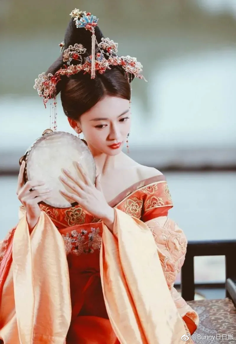 吴谨言露肩古装照,谁看了能不心动哇|吴谨言|露肩|古装_新浪新闻