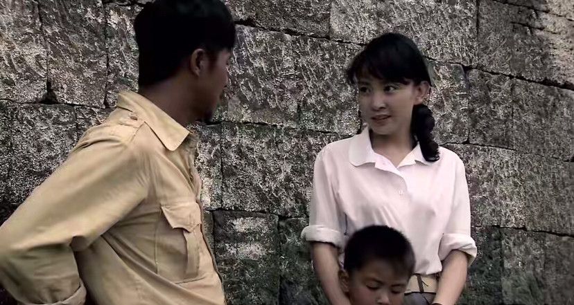 我的团长我的团原著东北佬李乌拉死后老乡迷龙背着他要走回家