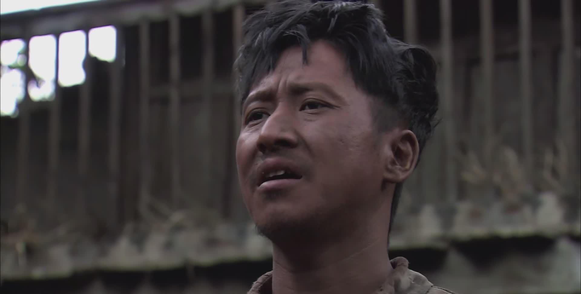 我的团长我的团原著东北佬李乌拉死后老乡迷龙背着他要走回家