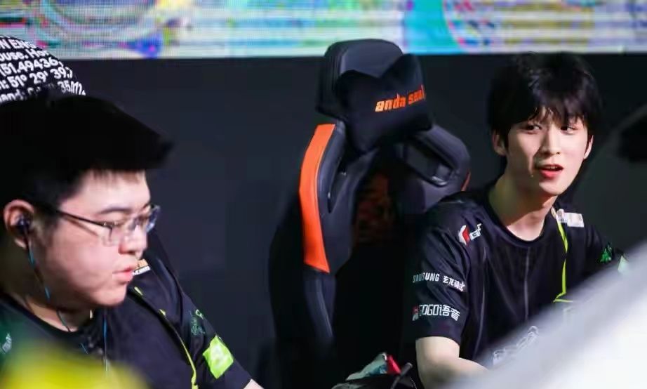 昔日杀人王彻底沦落春季赛4am失误不断永远被网友怒斥