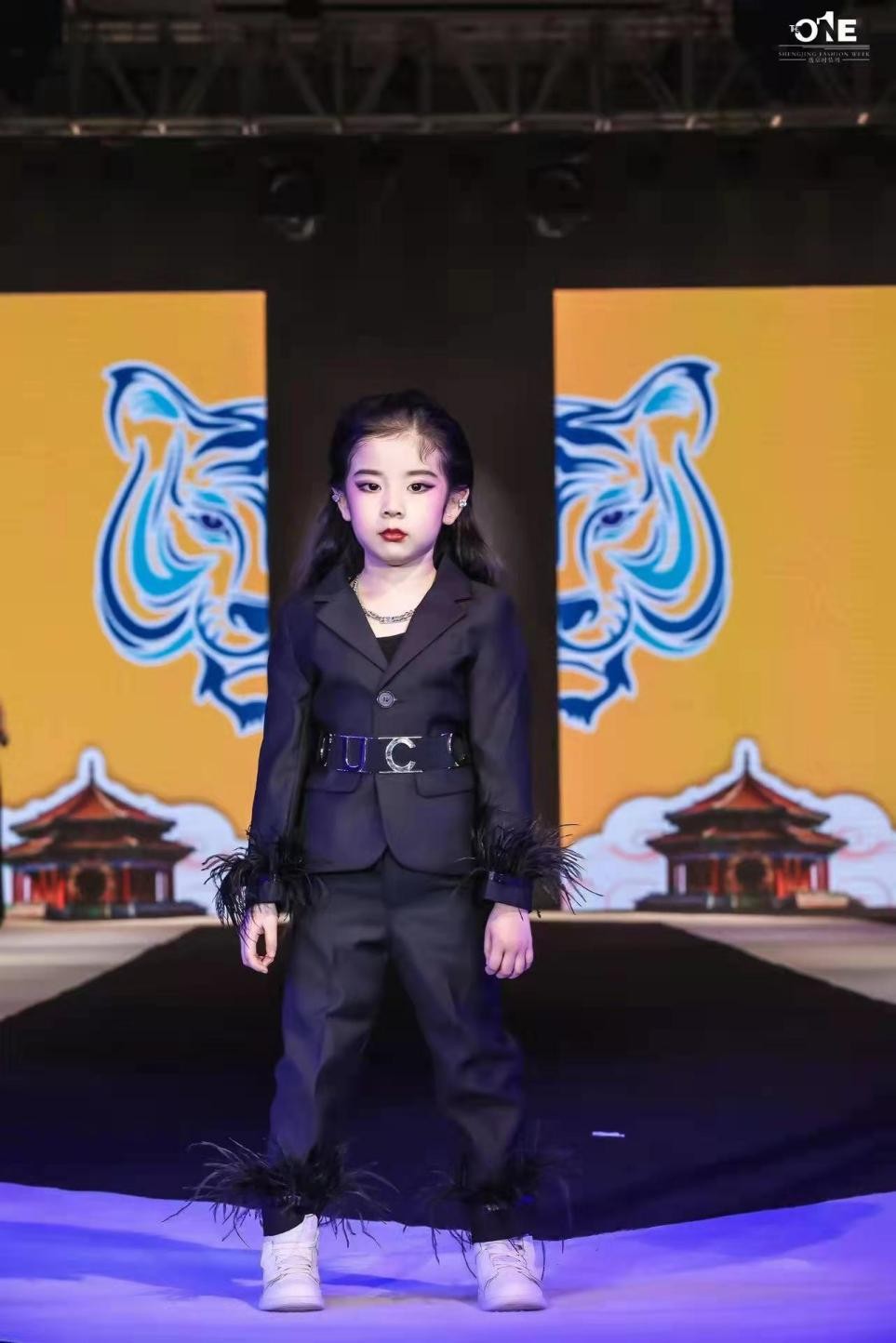 the one盛京少儿时装周网络人气亚军--徐梓馨__财经头条