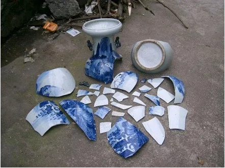 带二哈去爷爷家,才半天就把爷爷的古董花瓶给摔碎了!