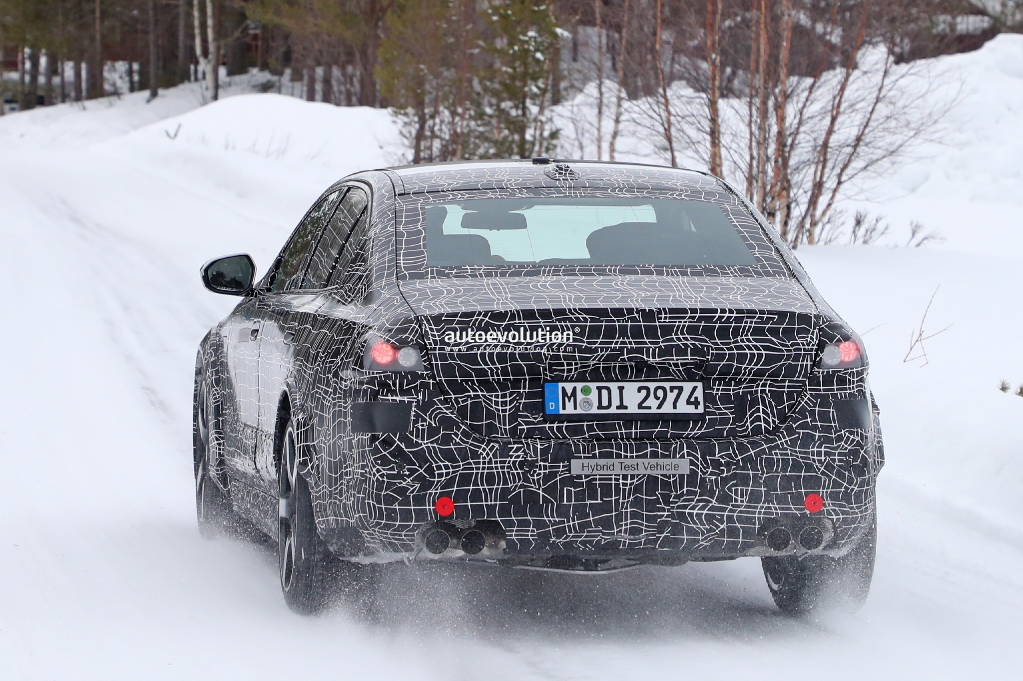 搭插混动力/有望2024年亮相 全新BMW M5冬测谍照