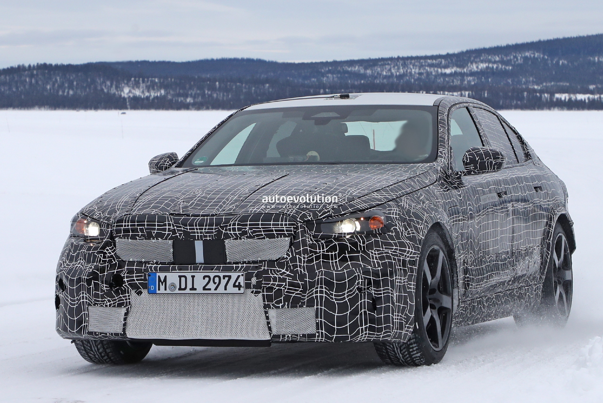 搭插混动力/有望2024年亮相 全新BMW M5冬测谍照