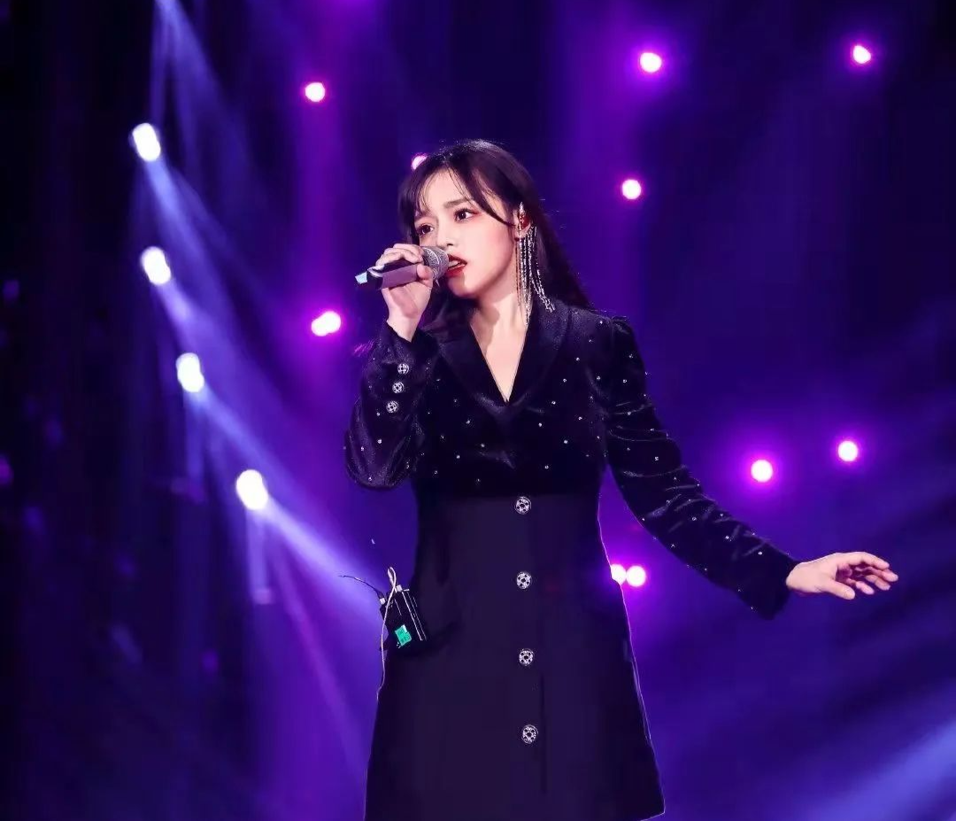 从好声音走出来的95后女歌手,愿她们的前方一路生花!__财经头条