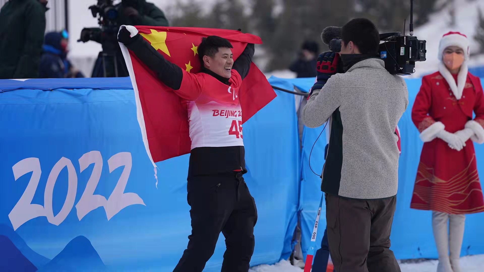 中国代表团第14金孙奇夺得单板滑雪男子坡面回转ll2级金牌