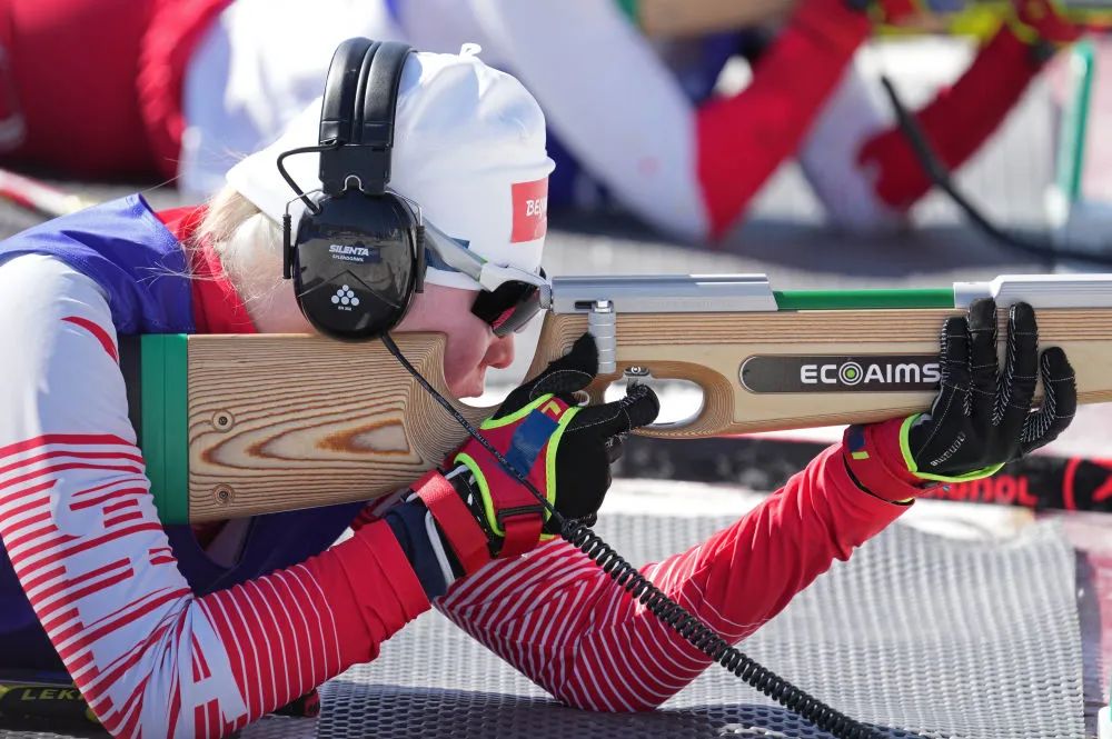 中国队选手夺冠！残奥冬季两项：速度与精准的挑战！休闲区蓝鸢梦想 - Www.slyday.coM