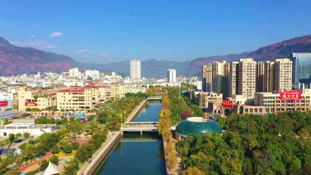 华坪县实行1258会议制度设立办不成事受理窗口