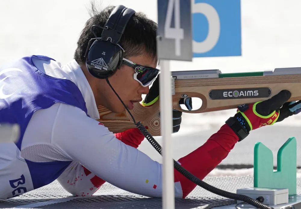 中国队选手夺冠！残奥冬季两项：速度与精准的挑战！休闲区蓝鸢梦想 - Www.slyday.coM