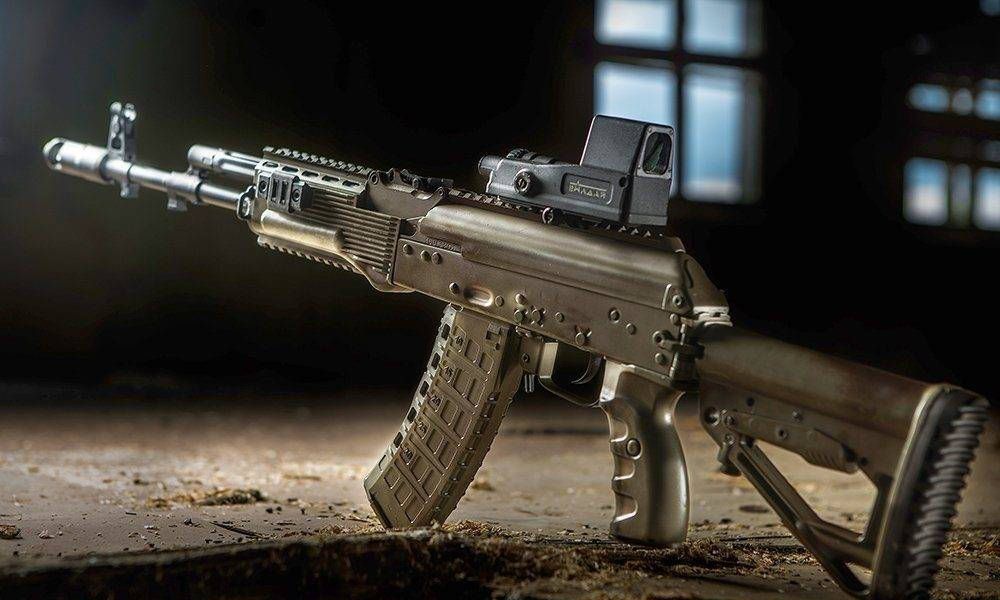俄军最新列装的先进轻武器ak12突击步枪英雄有用武之地
