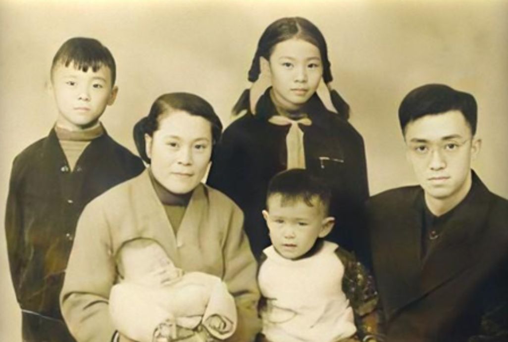 著名导演谢晋：3个儿子,2个智障,1个肝癌,他的一生比黄连还苦休闲区蓝鸢梦想 - Www.slyday.coM