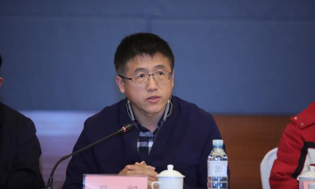 本次研讨会由中国电视艺术委员会秘书长易凯主持,与会领导,主创人员