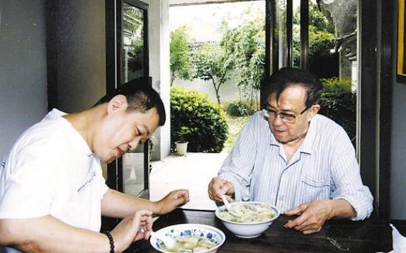 著名导演谢晋：3个儿子,2个智障,1个肝癌,他的一生比黄连还苦休闲区蓝鸢梦想 - Www.slyday.coM