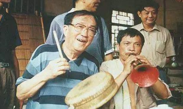 著名导演谢晋：3个儿子,2个智障,1个肝癌,他的一生比黄连还苦休闲区蓝鸢梦想 - Www.slyday.coM