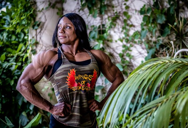 女版罗尼欲获得11次奥林匹亚女士健美冠军打破世界纪录