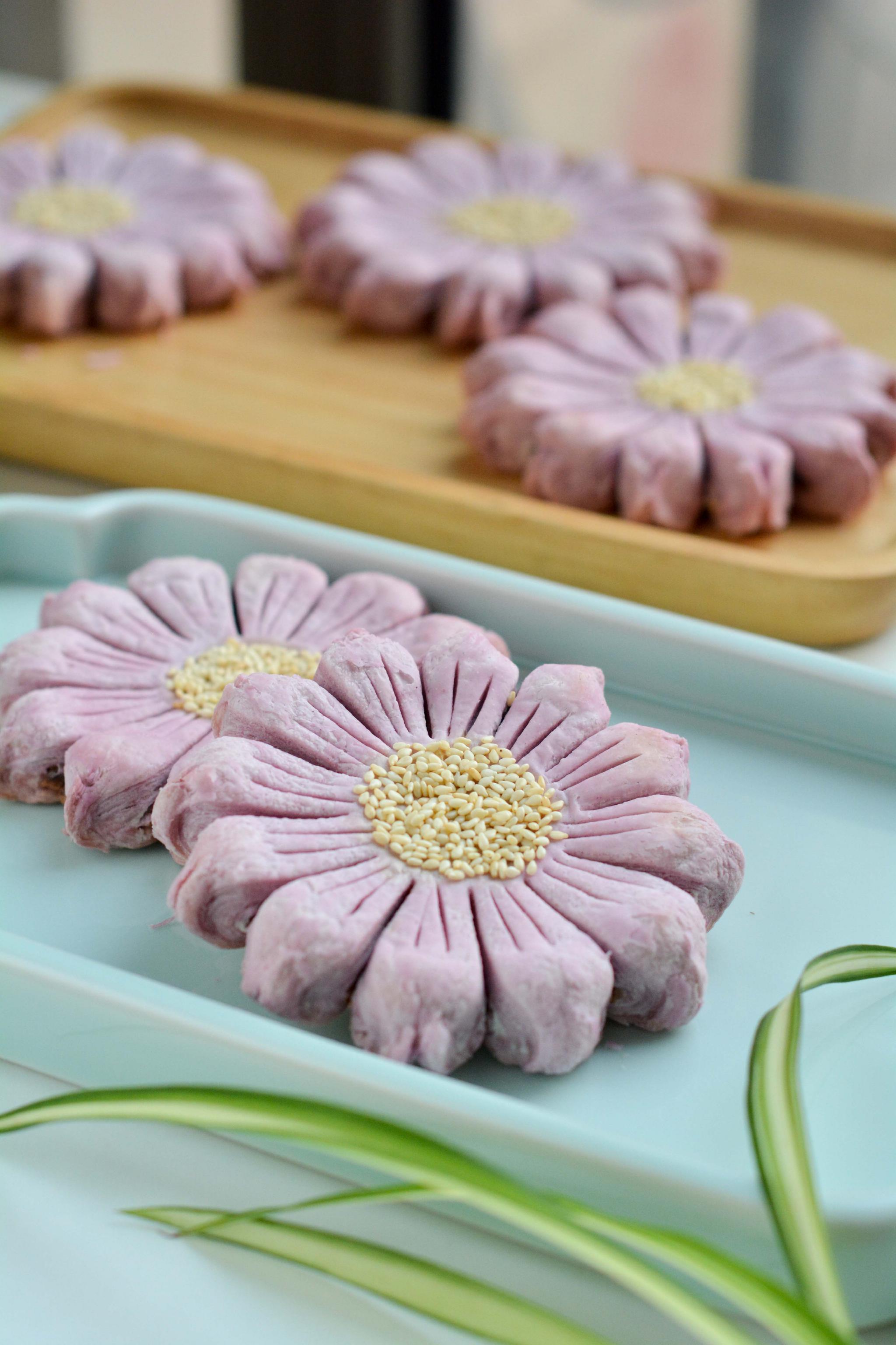 美不胜收的紫薯菊花酥看一眼就喜欢了入口即化清爽不油腻