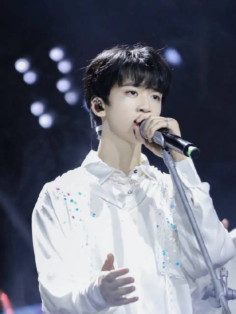 不管是舞台还是学校