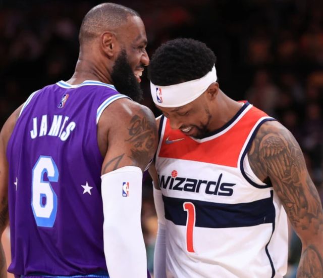 詹姆斯狂轰50分,单节19分太闪耀!威少又被弃用,湖人结束连败休闲区蓝鸢梦想 - Www.slyday.coM 詹姆斯狂轰50分,单节19分太闪耀!威少又被弃用,湖人结束连败休闲区蓝鸢梦想 - Www.slyday.coM