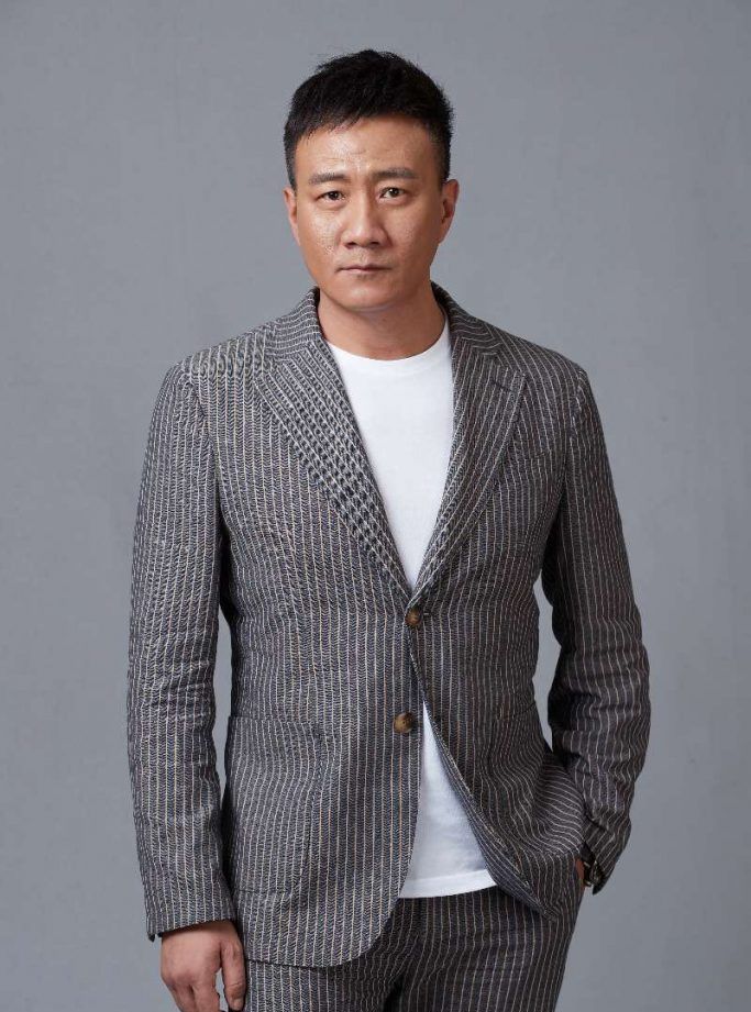 这两年,胡军每年只有一到两部影视作品与观众见面,戏量也不吃重.