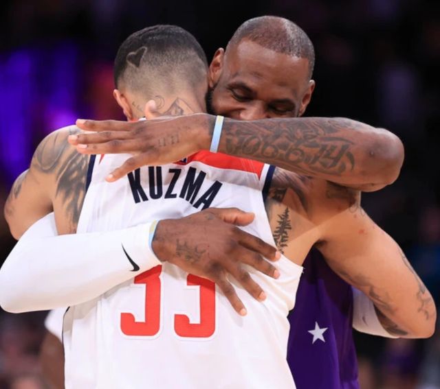 詹姆斯狂轰50分,单节19分太闪耀!威少又被弃用,湖人结束连败休闲区蓝鸢梦想 - Www.slyday.coM 詹姆斯狂轰50分,单节19分太闪耀!威少又被弃用,湖人结束连败休闲区蓝鸢梦想 - Www.slyday.coM