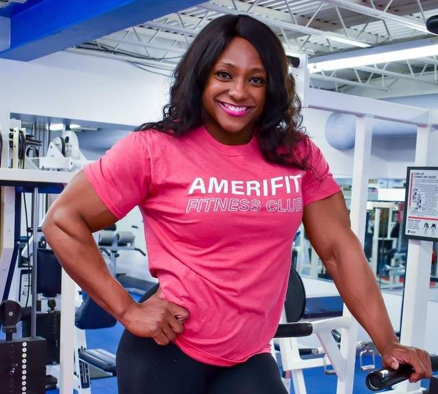 女版罗尼欲获得11次奥林匹亚女士健美冠军打破世界纪录