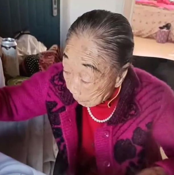 马玉琴夫妇翻车丈夫曾因无法生育闹离婚马玉琴为爱整容做拉皮