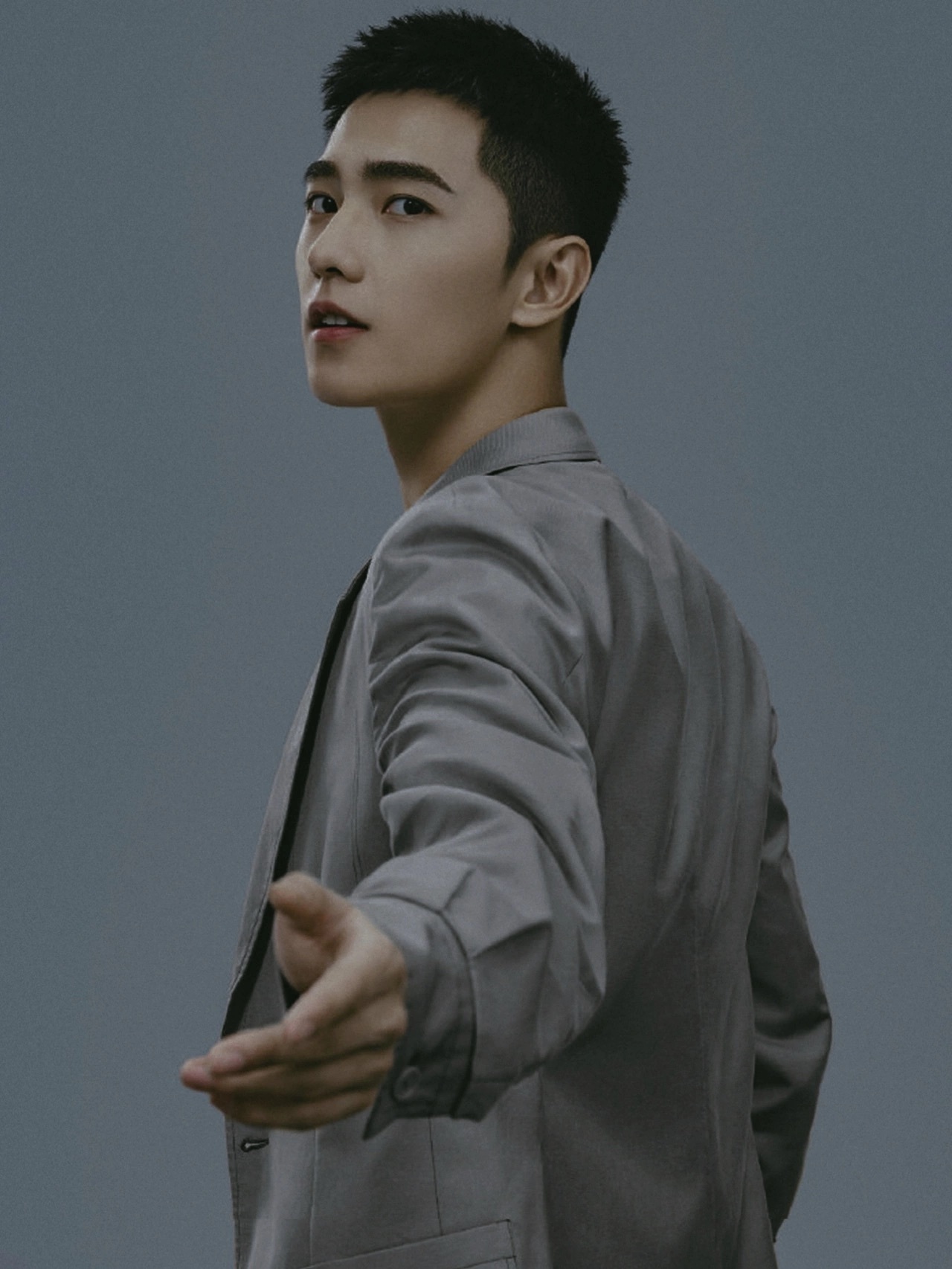 杨洋互联网新业务寸头模特00