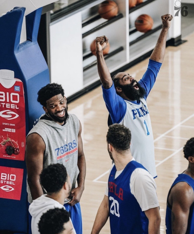 西蒙斯遭疯狂嘲讽！76人主场球迷骂其懦夫，会与恩比德互动吗？休闲区蓝鸢梦想 - Www.slyday.coM