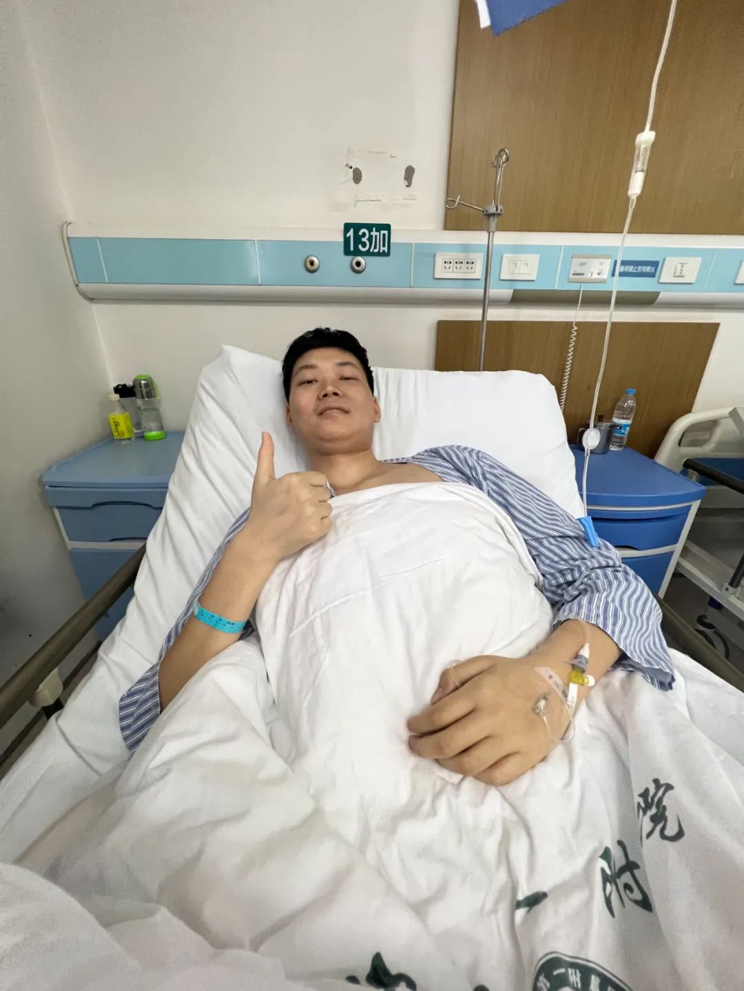 “我是癌症晚期，先救我爸！” 这一幕看哭了休闲区蓝鸢梦想 - Www.slyday.coM