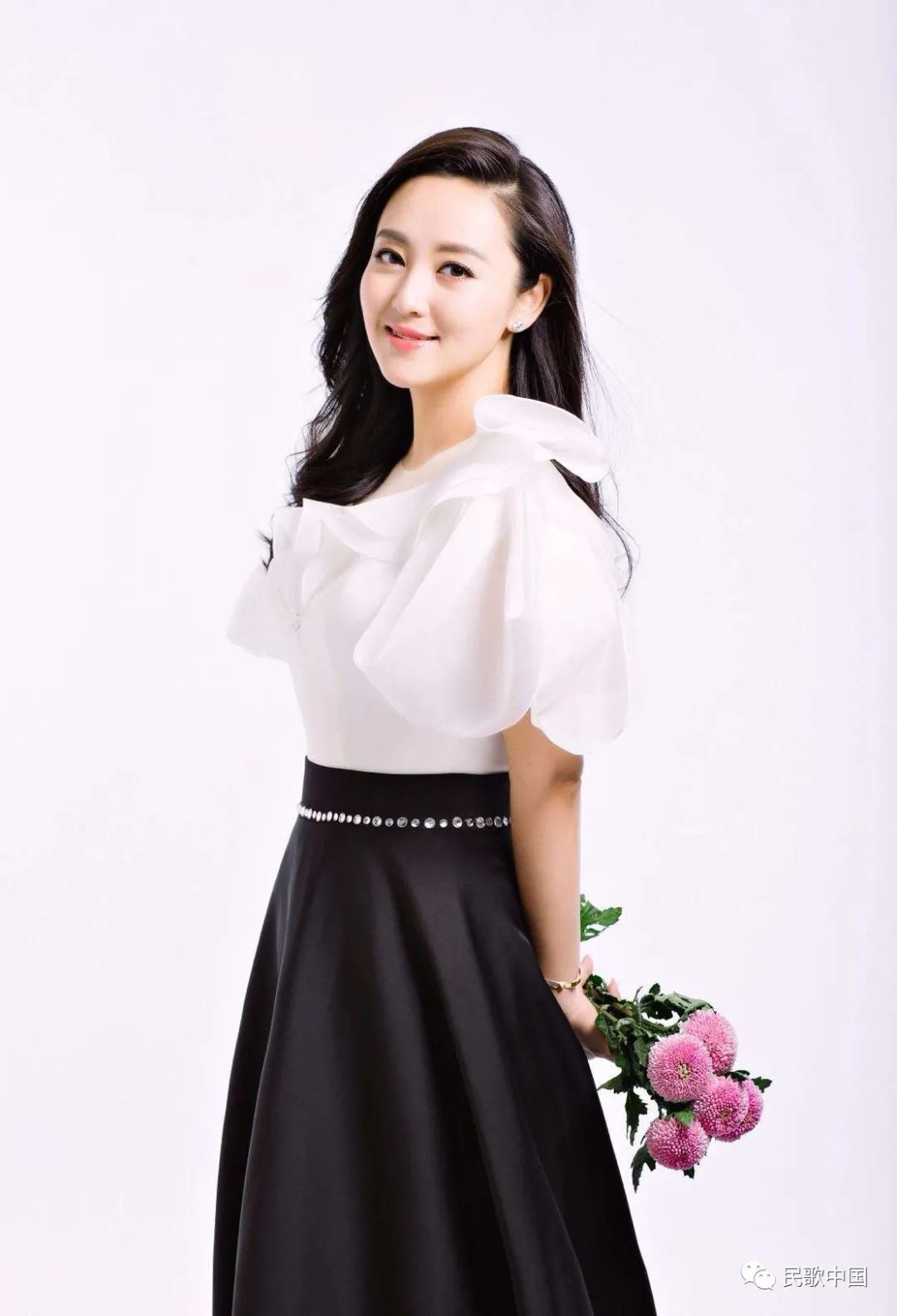 周璇与周旋,不同风格的《鸽子》……__财经头条