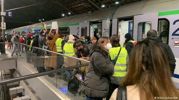 德国反思一下？乌克兰女性难民被皮条客盯上休闲区蓝鸢梦想 - Www.slyday.coM