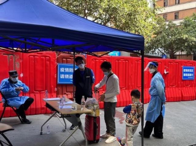 深圳“10+1”个区全面升级管控！福田等5区非基本运转党政机关人员一律就地转为志愿者休闲区蓝鸢梦想 - Www.slyday.coM