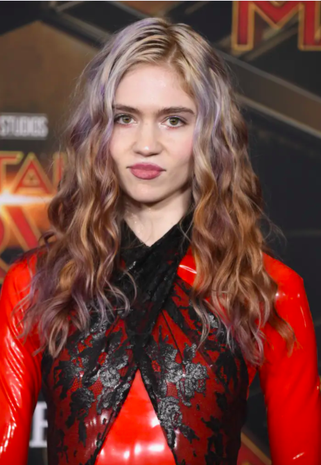 最近,马斯克的前任,加拿大歌手grimes登上了《名利场》杂志4月号封面