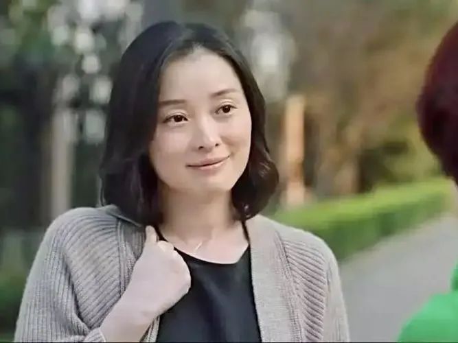 还记得《我的前半生》里的凌玲吗?她活得好清醒通透啊!|凌玲|我的前半生_新浪新闻