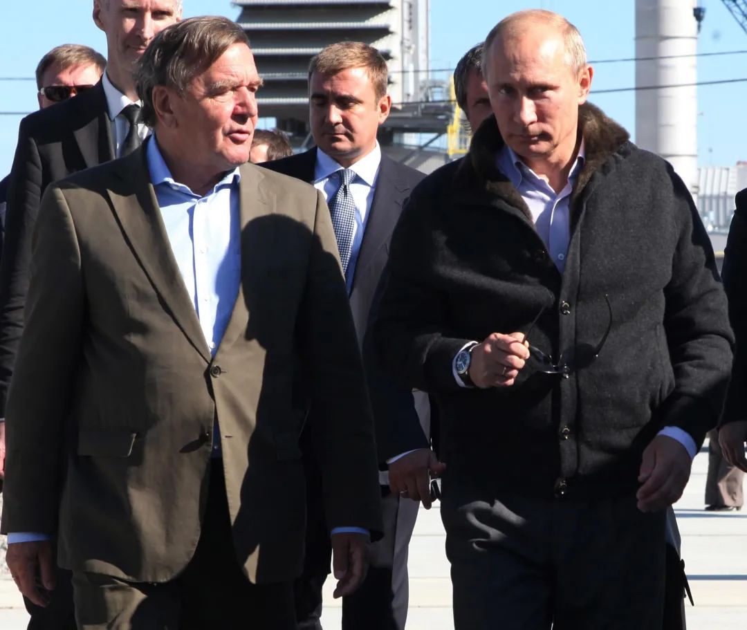 德国前总理施罗德与俄罗斯总统普京会面。人民视觉 资料图