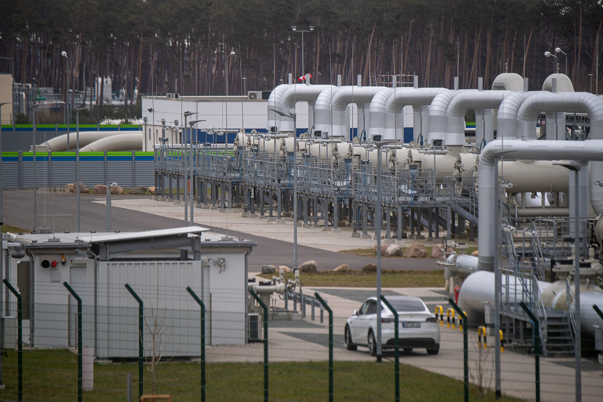 “北溪2号”波罗的海管道天然气接收站，德国已暂停该项目评审程序。 图自澎湃影像