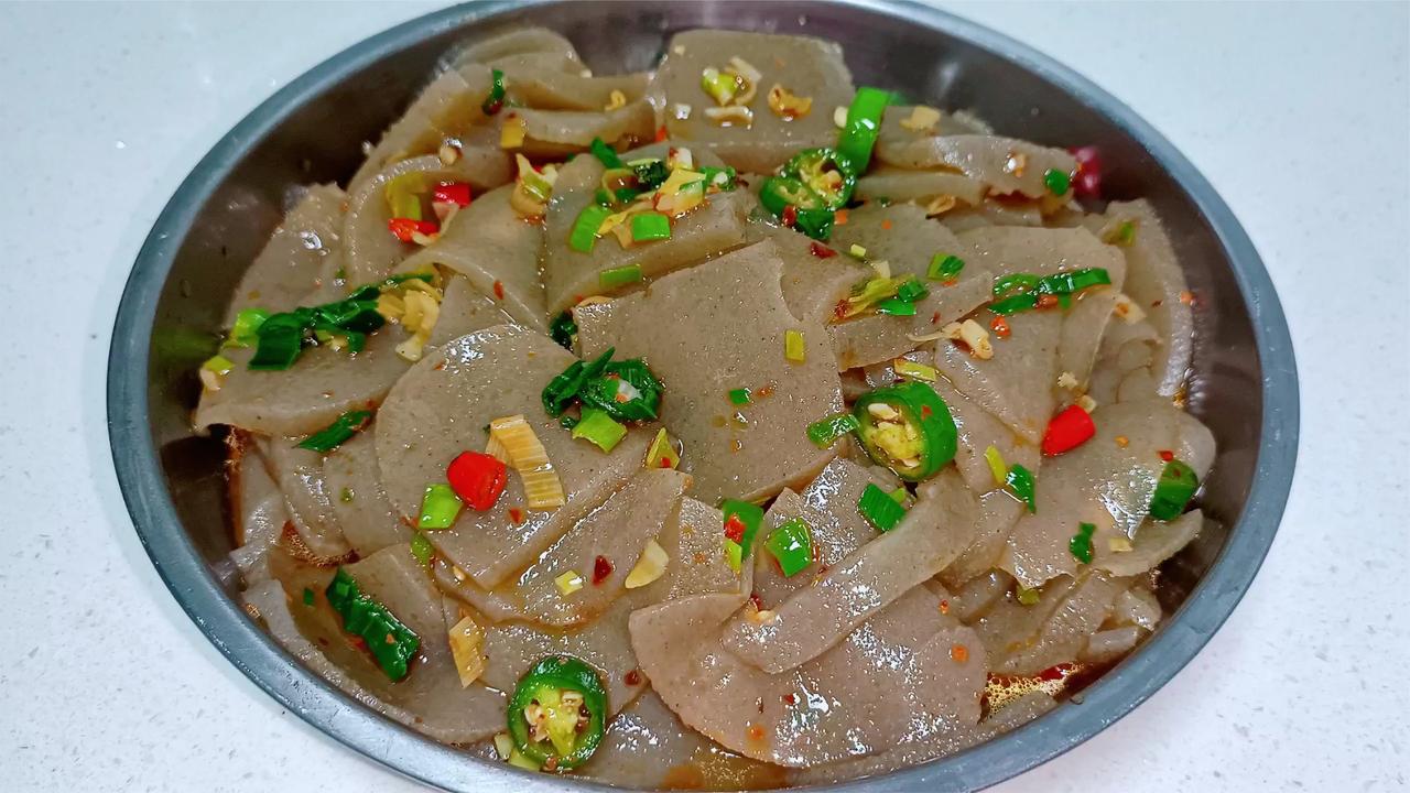 凉拌魔芋豆腐这样做口感筋道q弹清爽开胃还好吃上桌就抢光