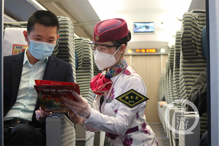 始发途中折返站全列消毒重庆客运段强化疫情防控