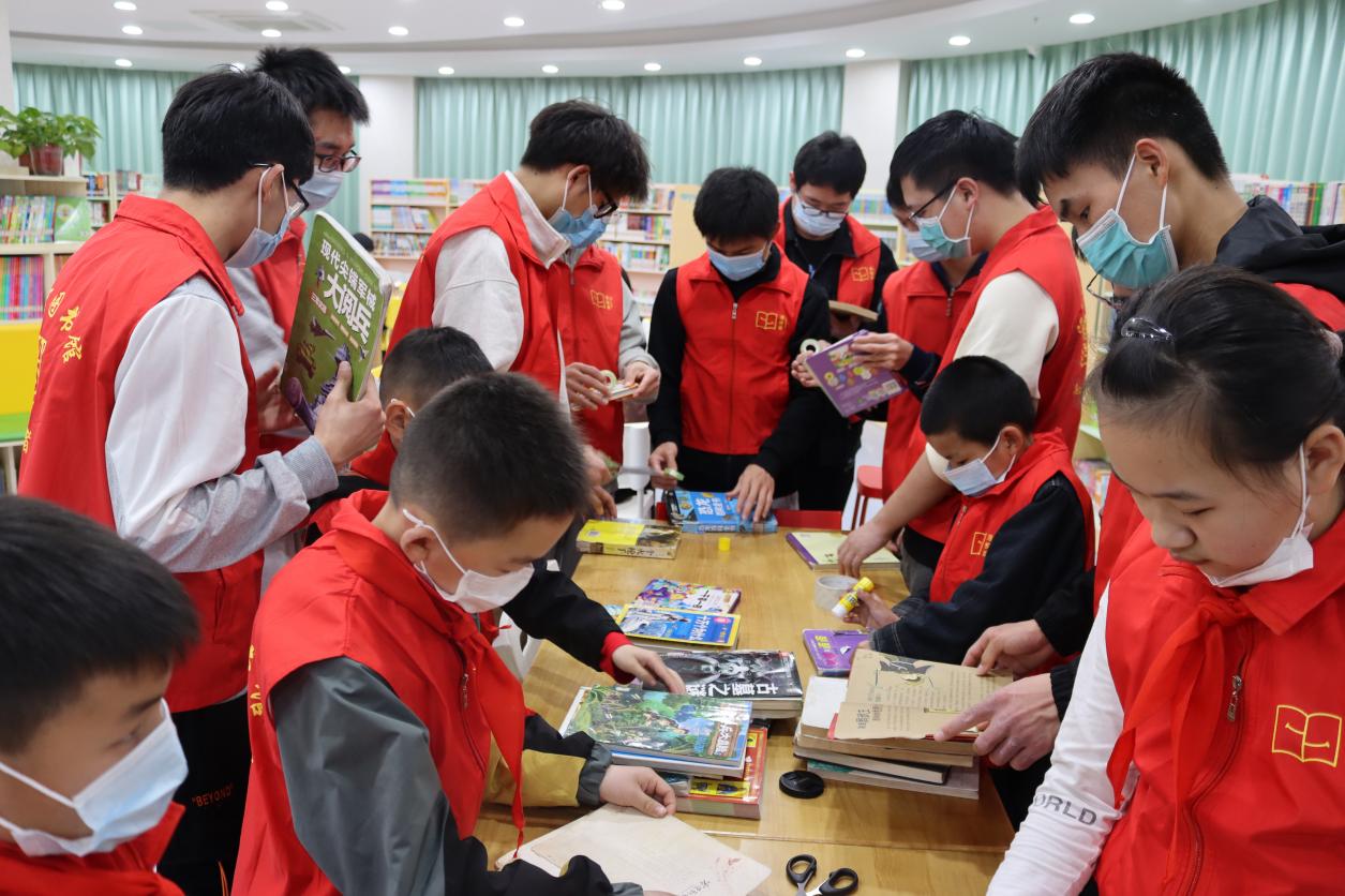 浔阳区图书馆开展2022年美化书籍留下书香志愿者服务活动